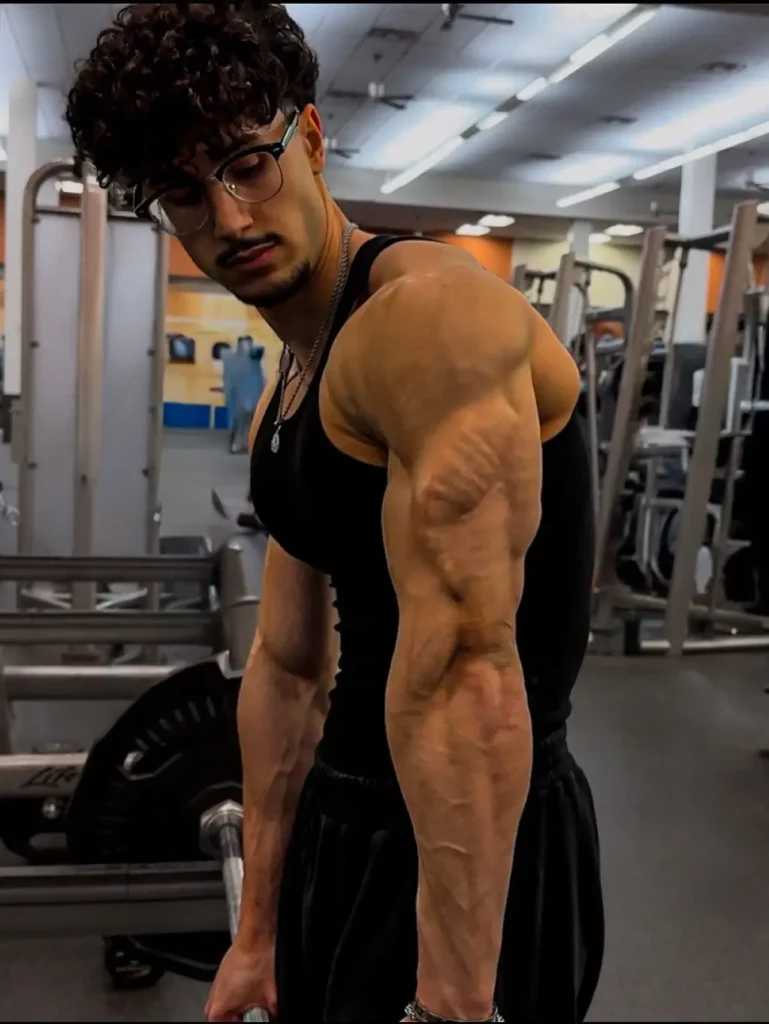 Hussein Farhat arm size