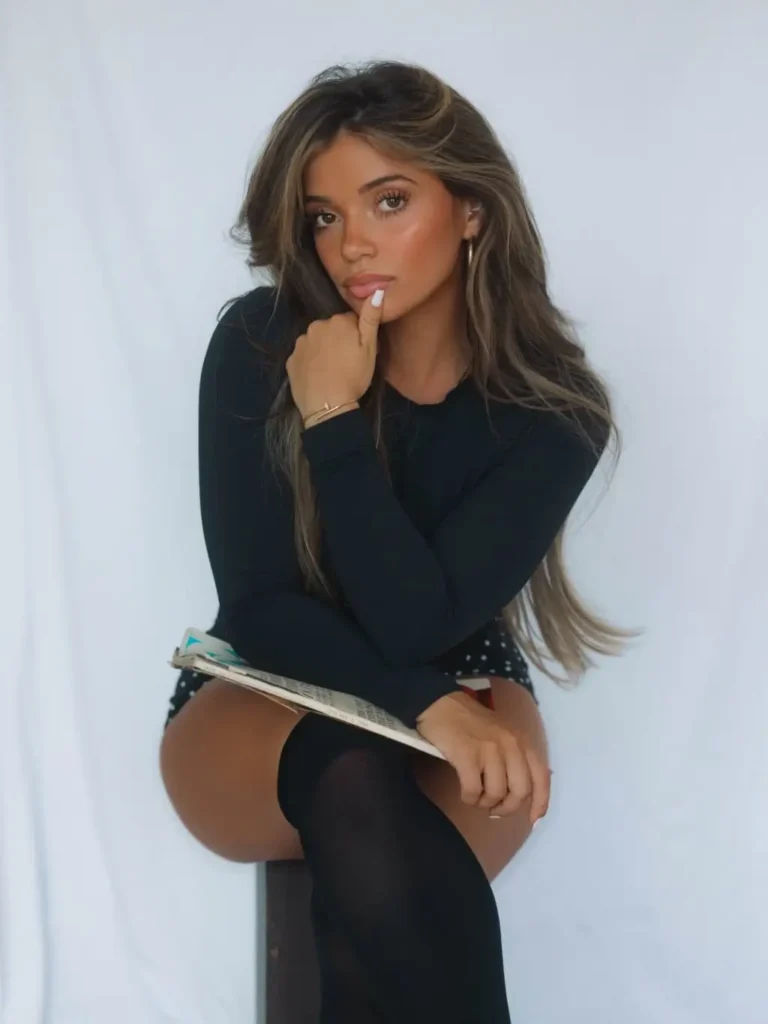 Kayla Manousselis pics
