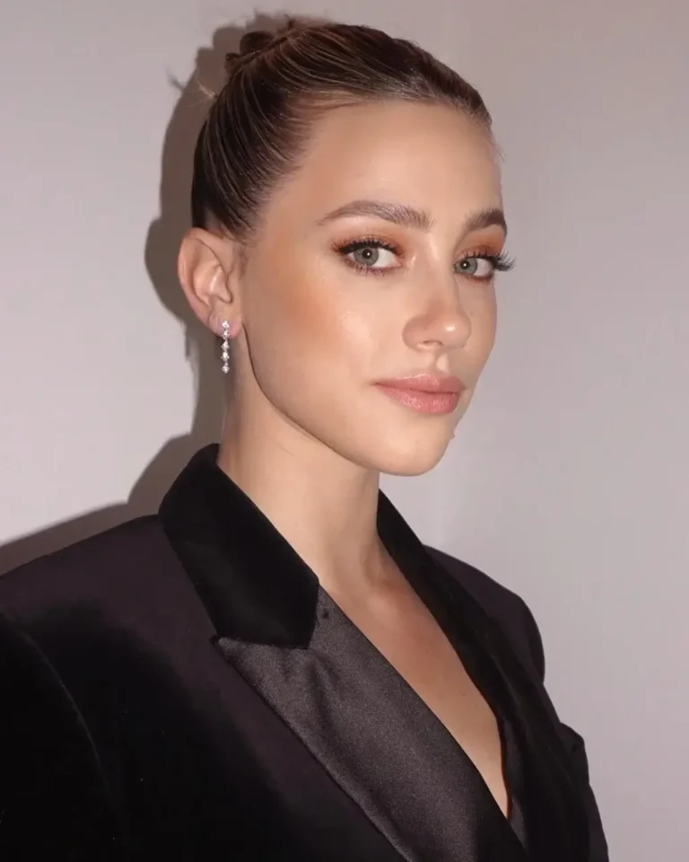 Lili Reinhart